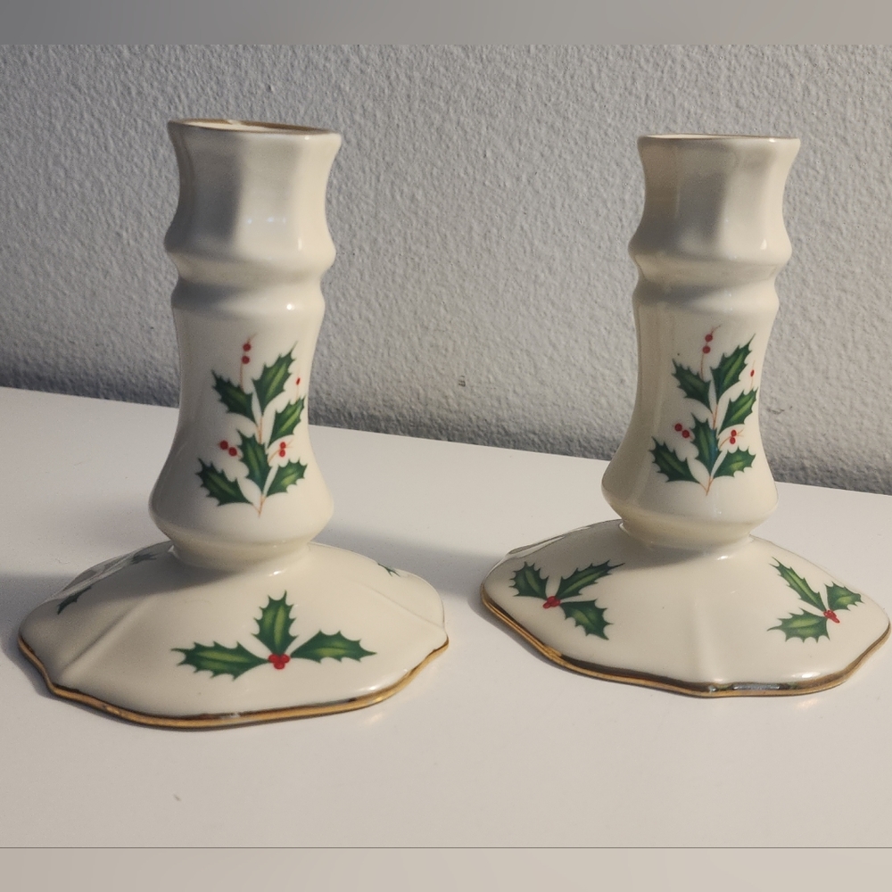 PAIR LENOX CANDLESTICK WHITE & GOLD WITH HOLLY LEAVES 4.5" HOLIDAY, CHRISTMAS. 